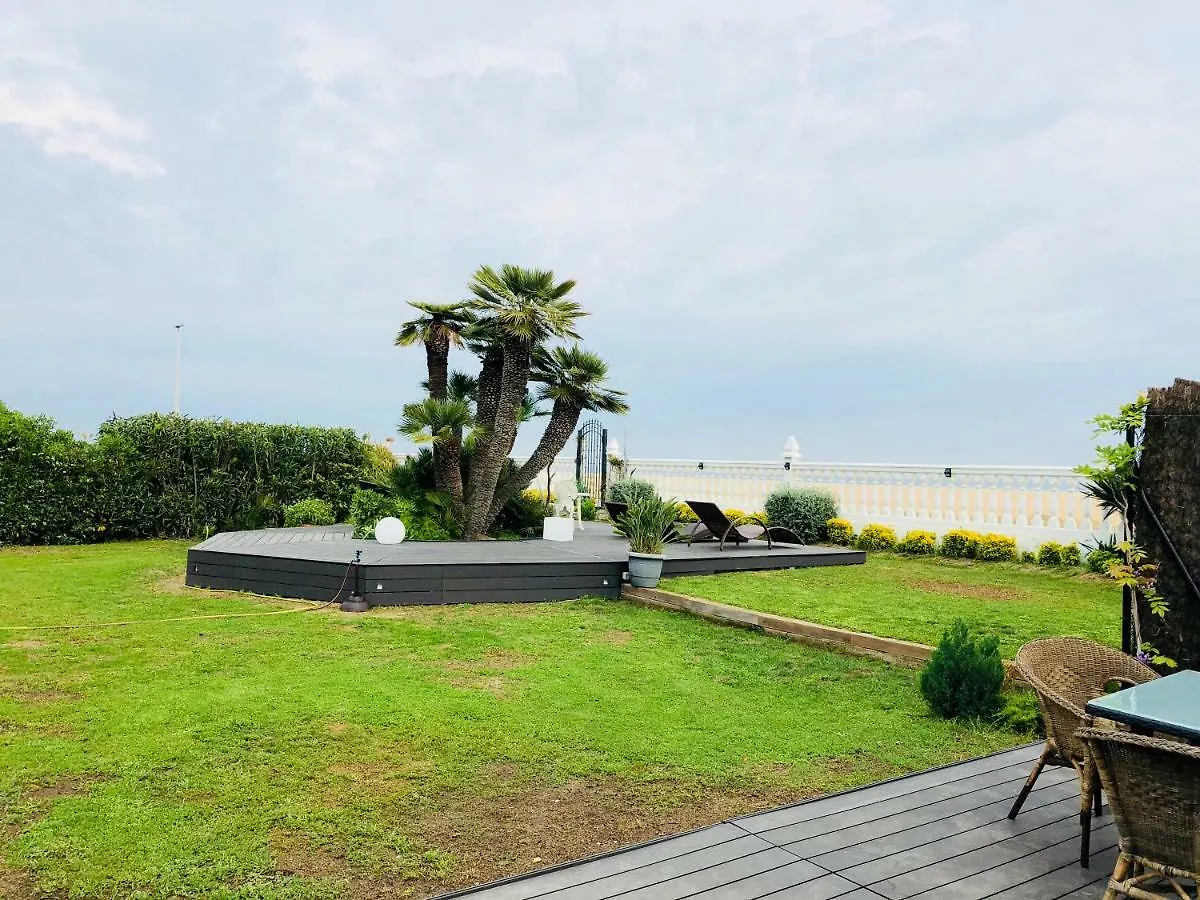 Boutique Home The Beach Malgrat de Mar Villa